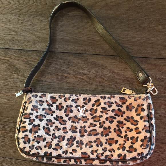 n/a Handbags - Leopard Print Shoulder Bag with Black Strap